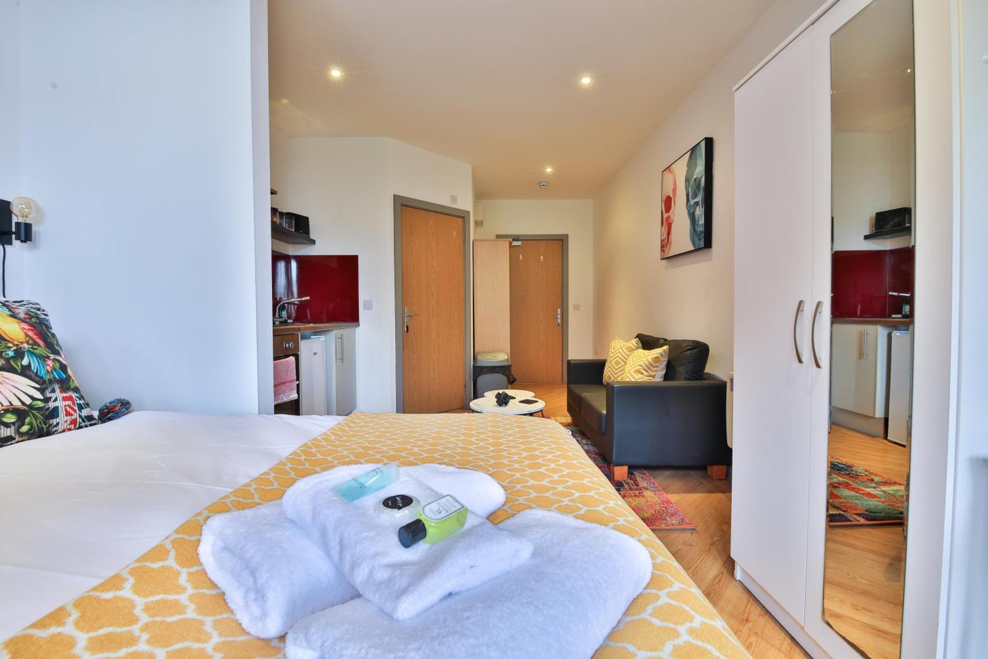 Princess Lofts City Centre Studios With Nespresso Coffee Machines & New Fast Wifi By Stayright Swansea Dış mekan fotoğraf